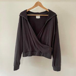 AE PULLOVER GREY HOODED CROP SWEATER